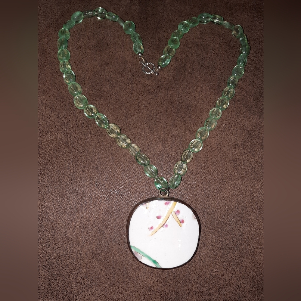 Pottery shard pendant on beaded necklace toggle clasp green and white - Picture 15 of 15